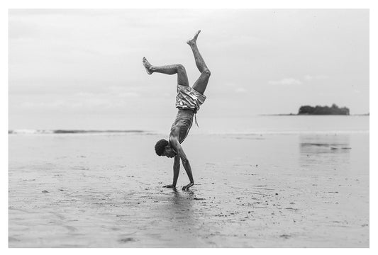 Coastal Kick Acrobat (BW)