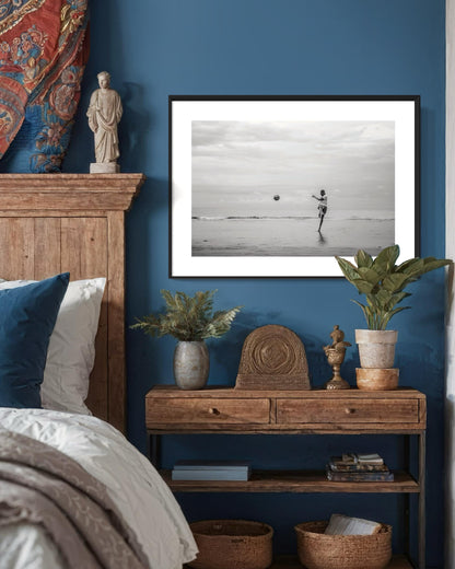 Coastal Kick in Monochrome