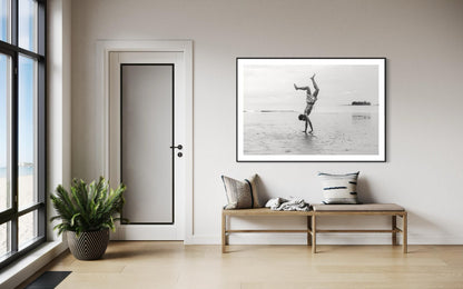 Coastal Kick Acrobat (BW)