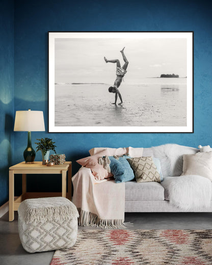 Coastal Kick Acrobat (BW)